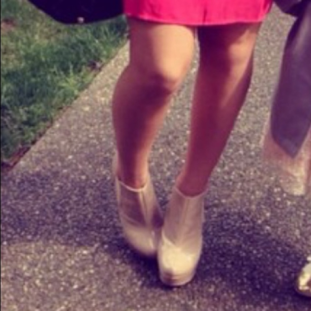 Beige Steve Madden heeled booties